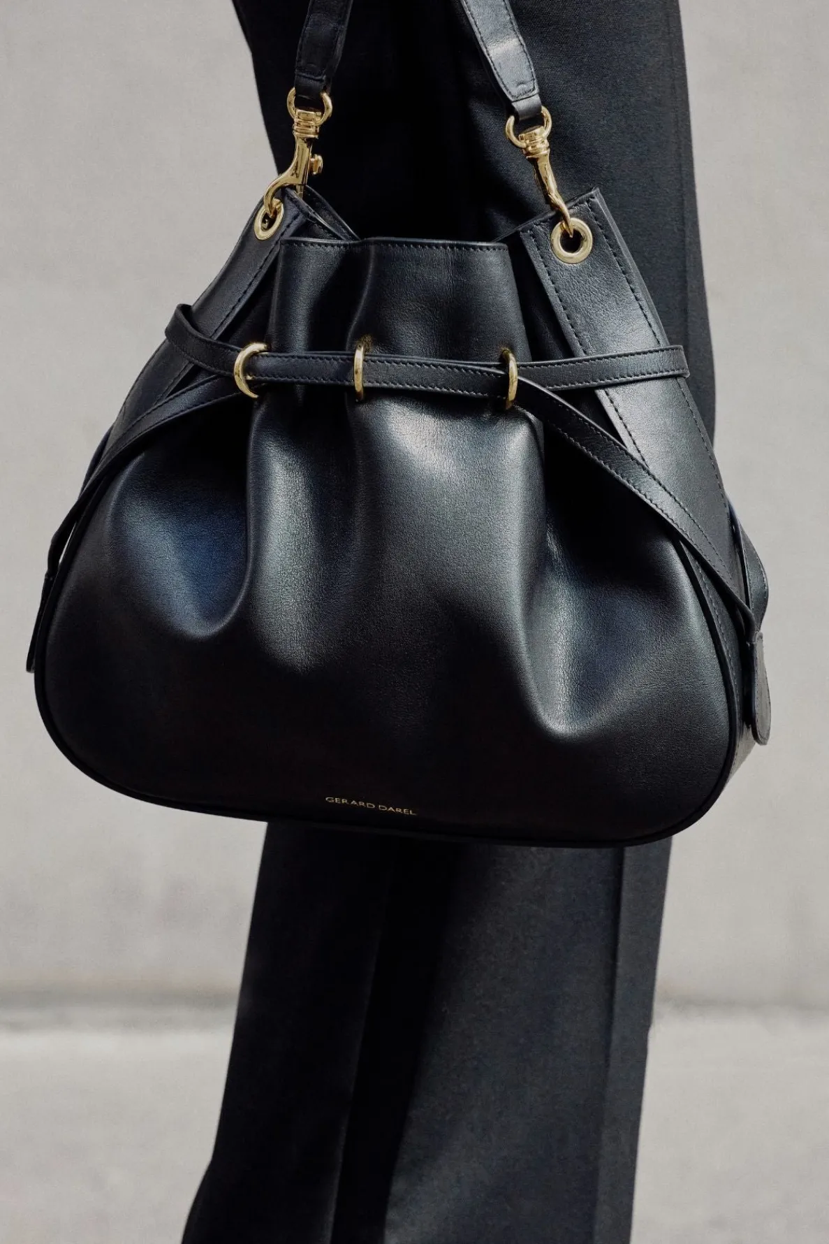 bucket_bag_in_leather__le_4.webp Store Bucket bag in leather - LE ROMY Shoulder Bags | Bucket Bags