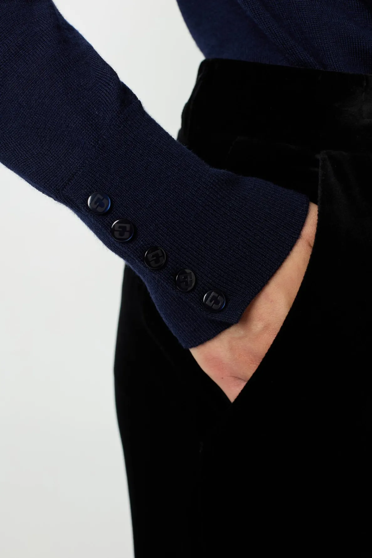 fine_wool_round_neck_swea_2-2.webp Best Fine wool round neck sweater - JADE Knitwear