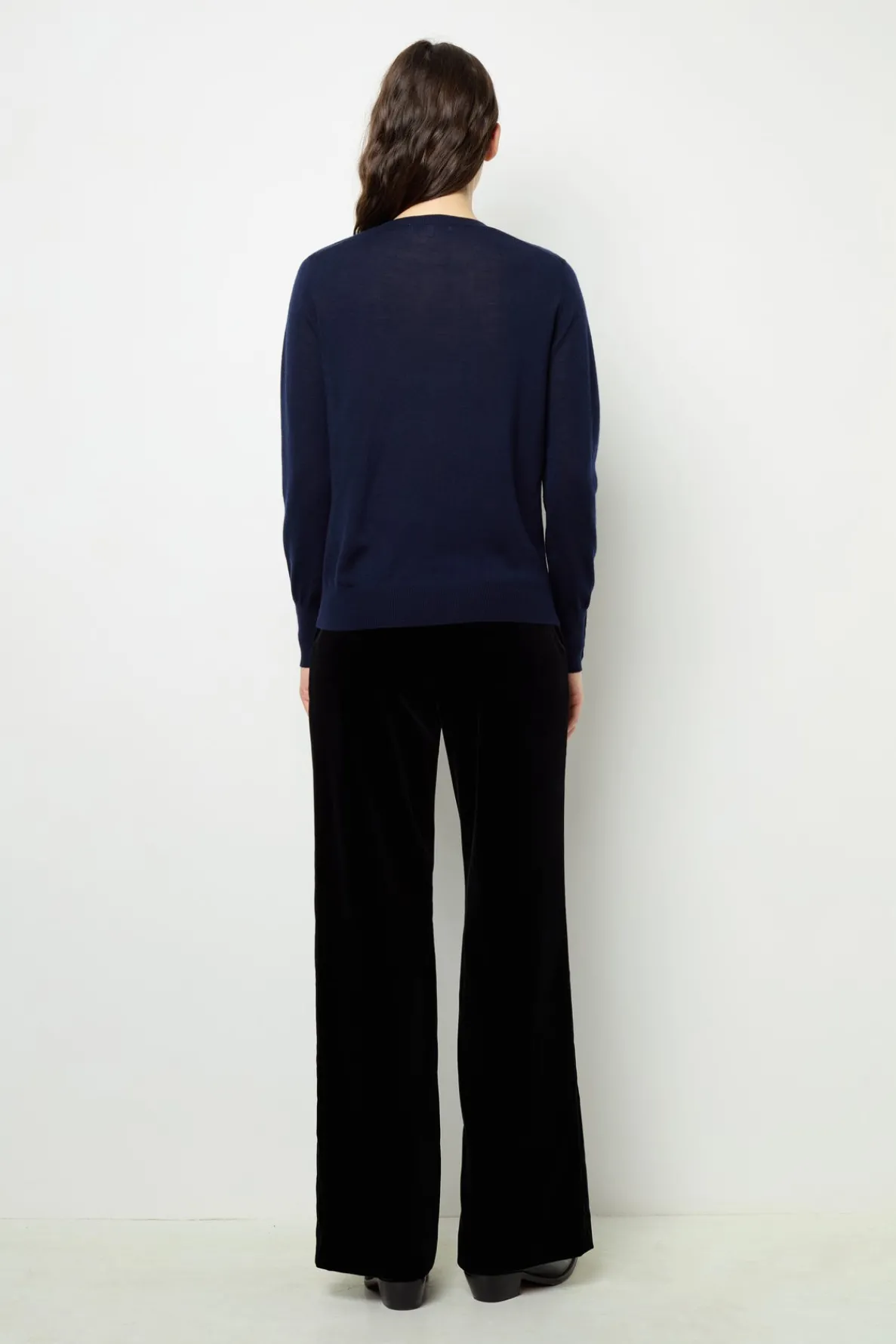 fine_wool_round_neck_swea_3-2.webp Best Fine wool round neck sweater - JADE Knitwear
