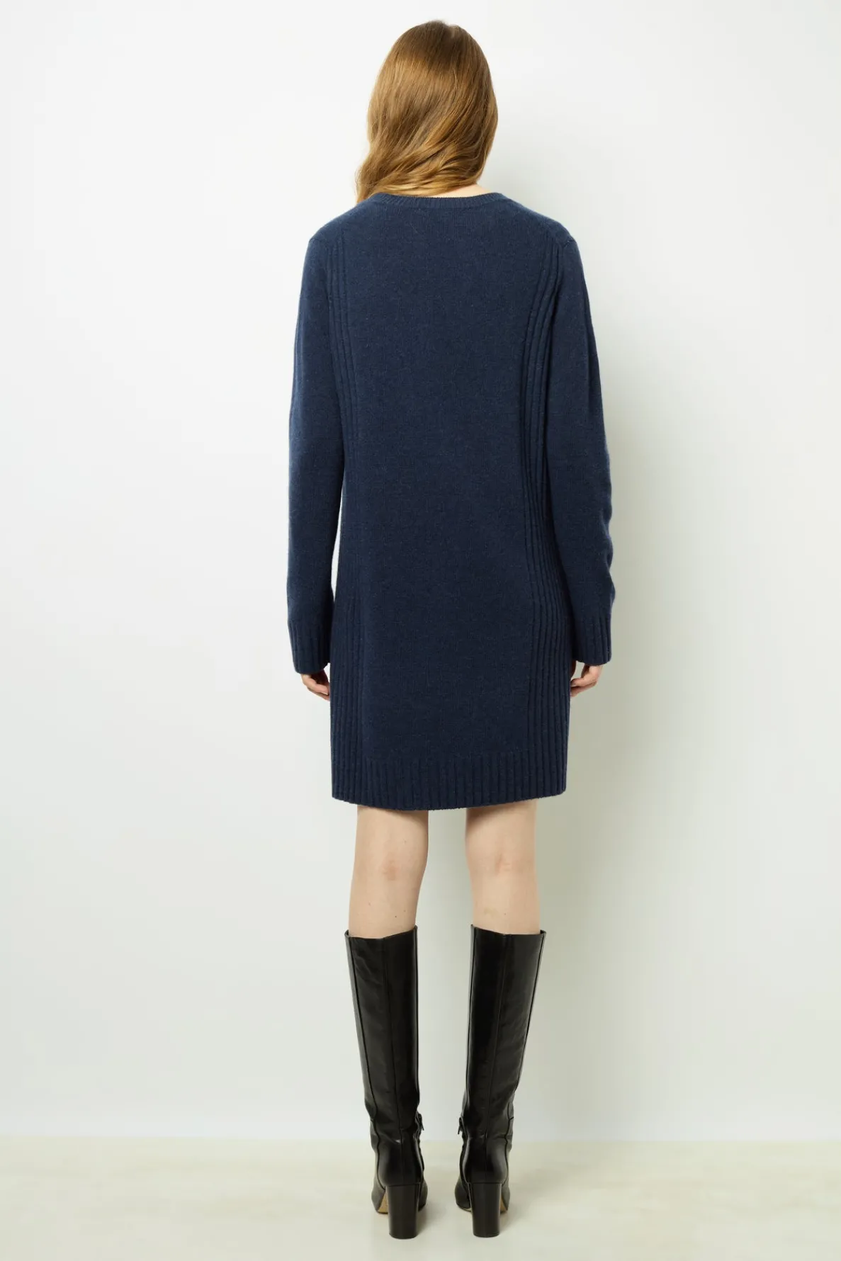 halfmoon_bag_in_suede_lea_3-5.webp Discount Half-moon bag in suede leather - LE SUZANNE Dresses