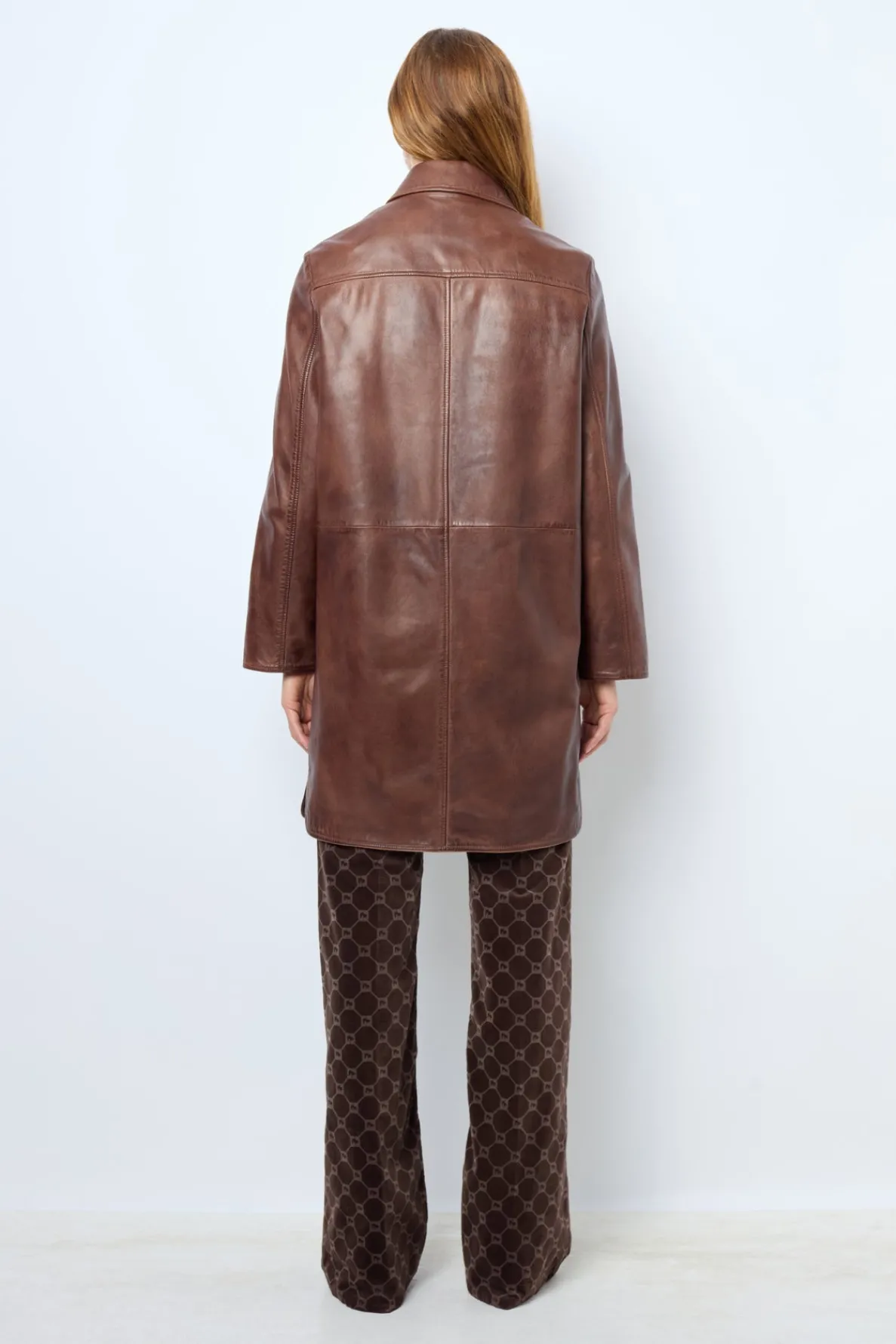 lamb_leather_coat__layane_3.webp Fashion Lamb leather coat - LAYANE Leather & Pelts